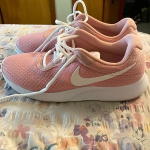Women’s Nike shoes